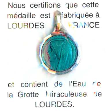Dorada Medalla de la Virgen con agua de Lourdes