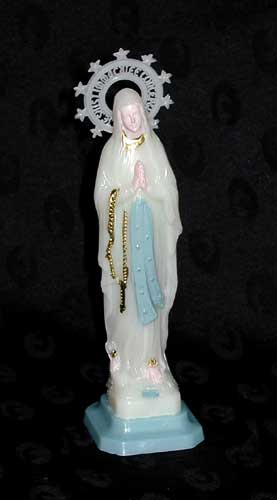 Statuette of the Virgin Mary phosphorescent.